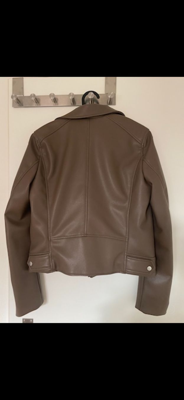 H&M Giacche: Neue Braune Kunstlederjacke – Nuovo (secondo la descrizione) da Neuenhof venduto da UrbanBags 1