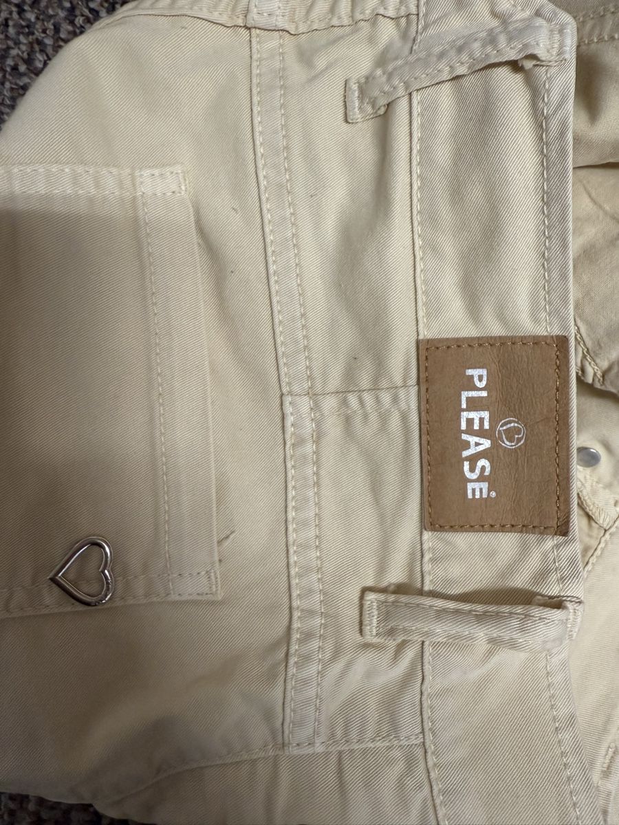 Pantaloni: Please hose – Usato da visp venduto da Kmemo1 2