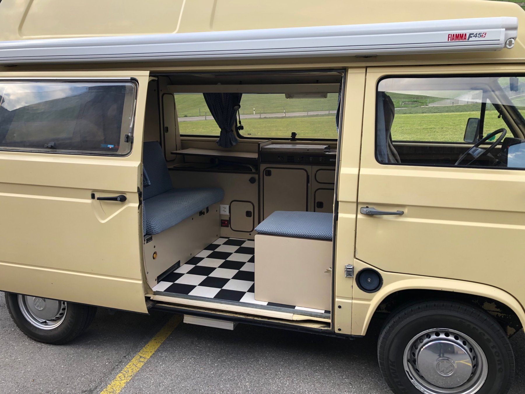 VW Veicoli da campeggio: VW T3 Bus Camper – Usato da Gstaad venduto da Johny3 4