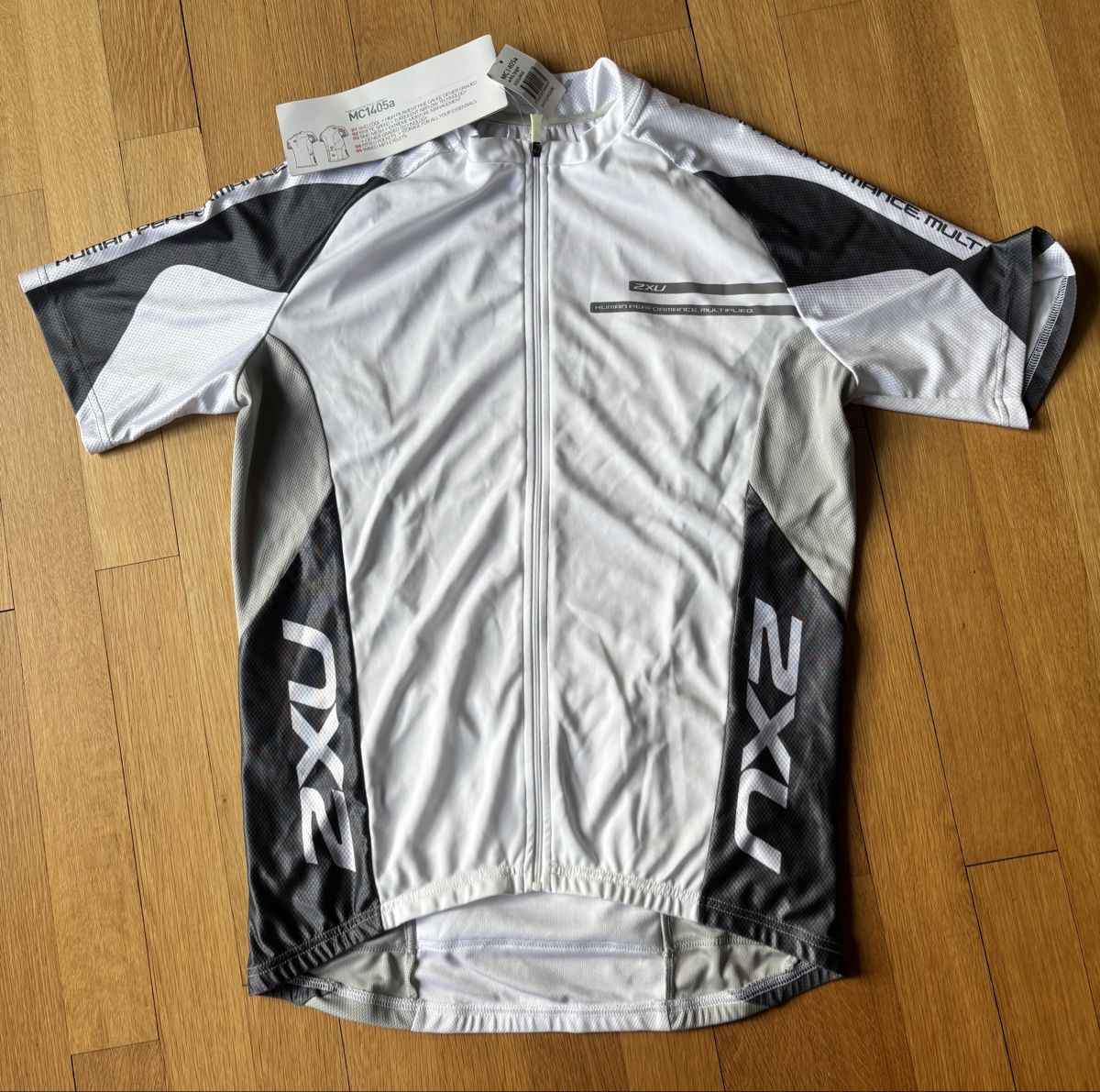 Canottiere & Pantaloni: Neues 2XU Performance Radtrikot - Grösse L – Nuovo e nell'imballaggio originale da Winterthur venduto da Patrickrun