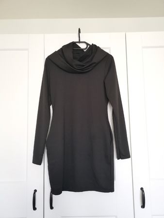 Langärmliges Kleid