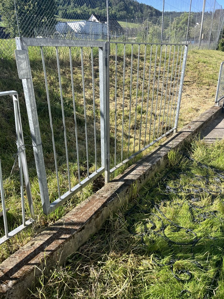 Ringhiere: Geländer mit Türe Verzinkt – Usato da Neerach venduto da fuz_8d7l 1
