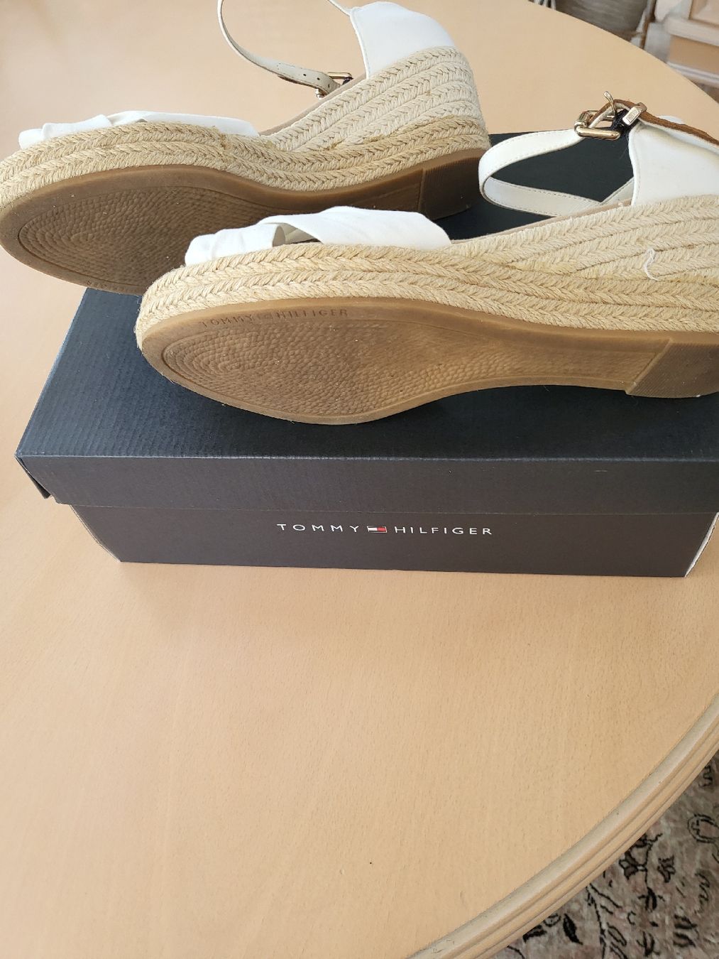 Tommy Hilfiger Scarpe da donna: Sandales compensées Tommy Hilfiger, blanches, été, taille 39 – Nuovo (secondo la descrizione) da Veyrier venduto da sfr_hr8d 4