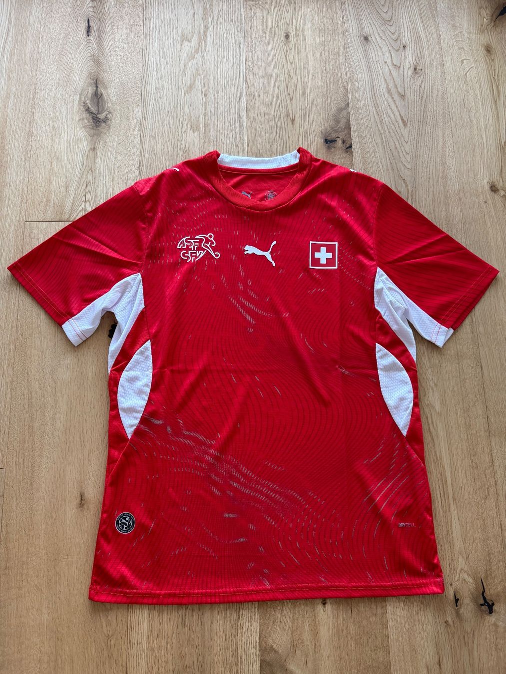 Schweizer Nati Canottiere & Pantaloni: Schweiz Nati Trikot 2026 – Nuovo (secondo la descrizione) da Grenchen venduto da nicus_aveiro