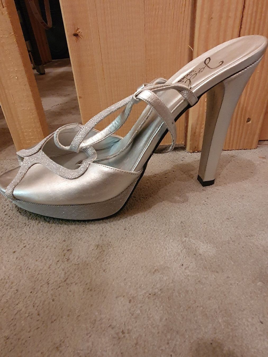 Damenschuhe: Sandaletten Platteau Gr. 40 Silber – Gebraucht aus Davos-Dorf von Bpelikan 1