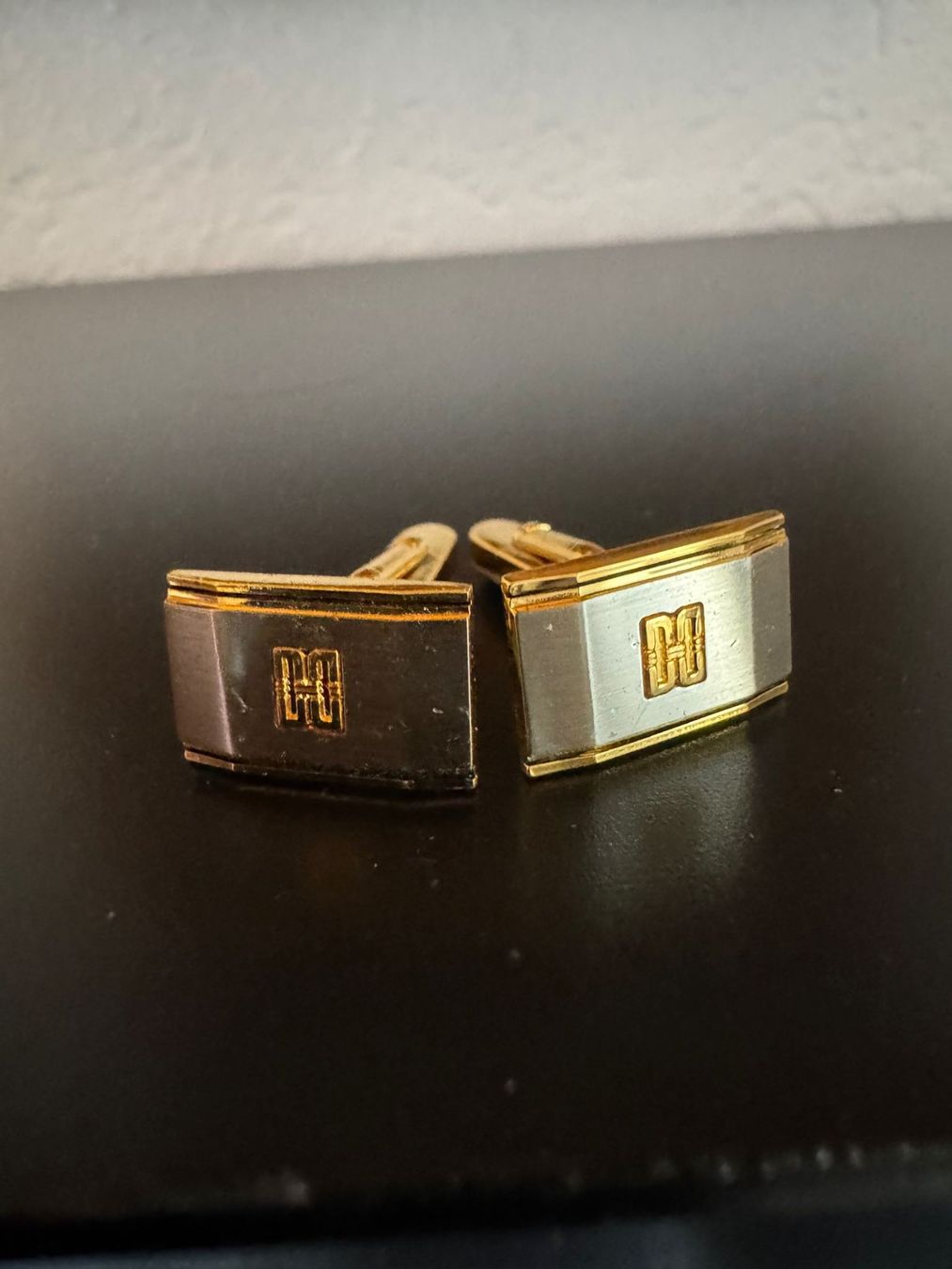 Gemelli: DKNY Elegante Manschettenknöpfe – Usato da Winterthur venduto da Dejv
