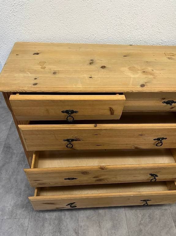 Cassettiere: Schlichte Kommode aus hellem Nadelholz – Usato da Schaffhausen venduto da Galleria13_Brocki_SH 2