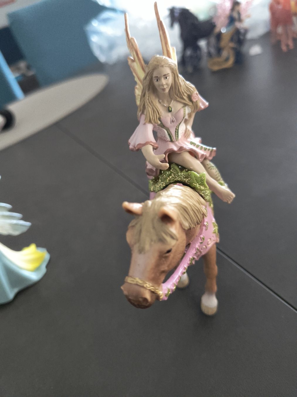 Schleich Statuette: Schleich Fee mit Pferd und zweite Fee mit Sonnenschirm – Usato da Würenlingen venduto da Striga 1