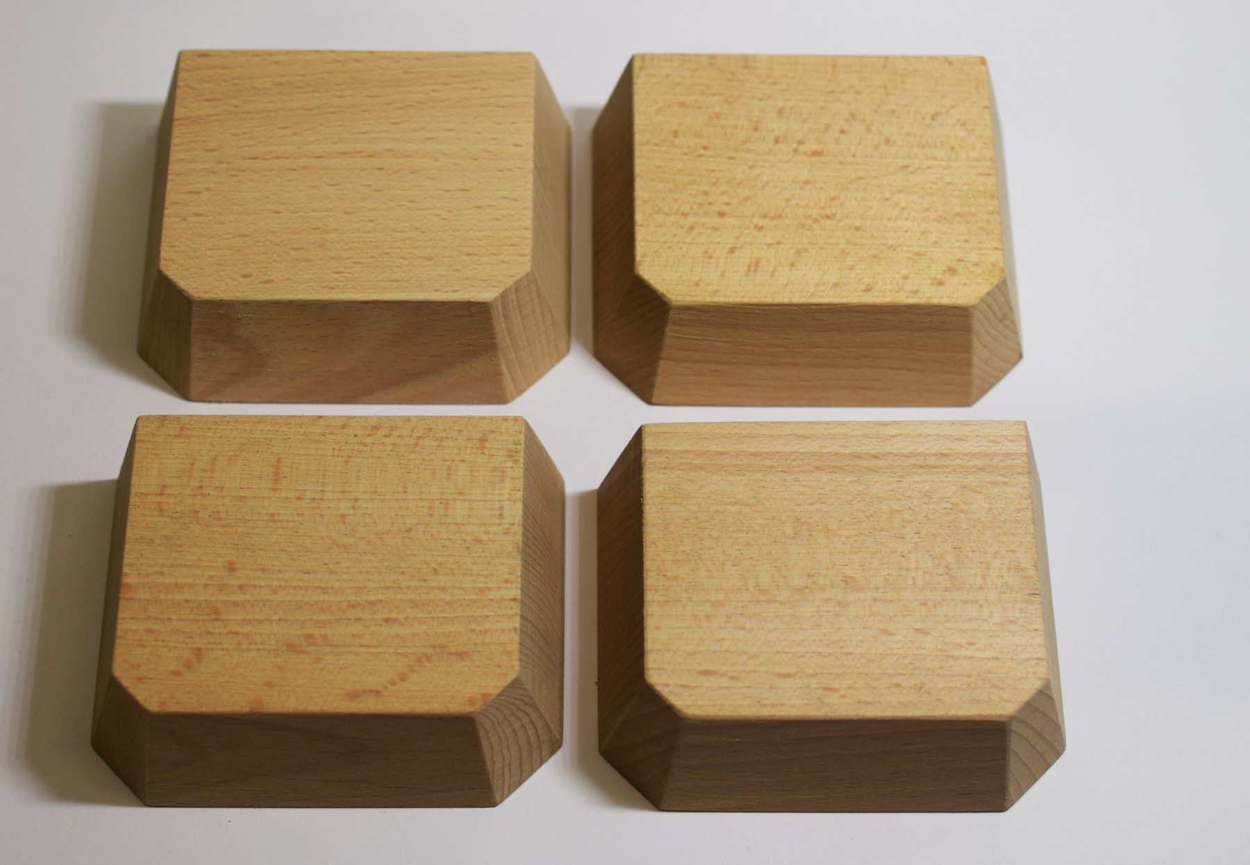 Articoli in legno: 4 Holzsockel – Nuovo (secondo la descrizione) da Grabs venduto da Fadenquarz