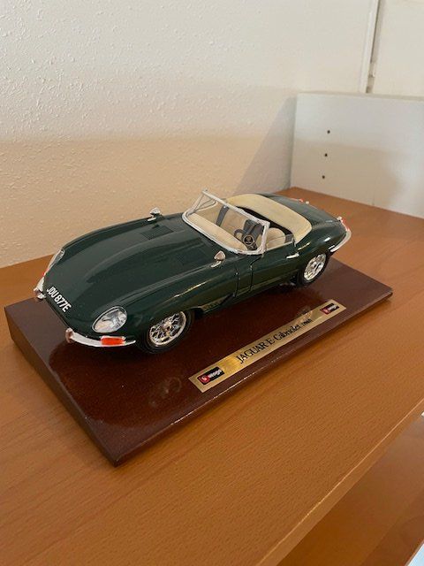 Bburago Modellini d'auto: Jaguar E-Type Cabriolet 1961, Burago Modellauto – Usato da Reinach AG venduto da joric06