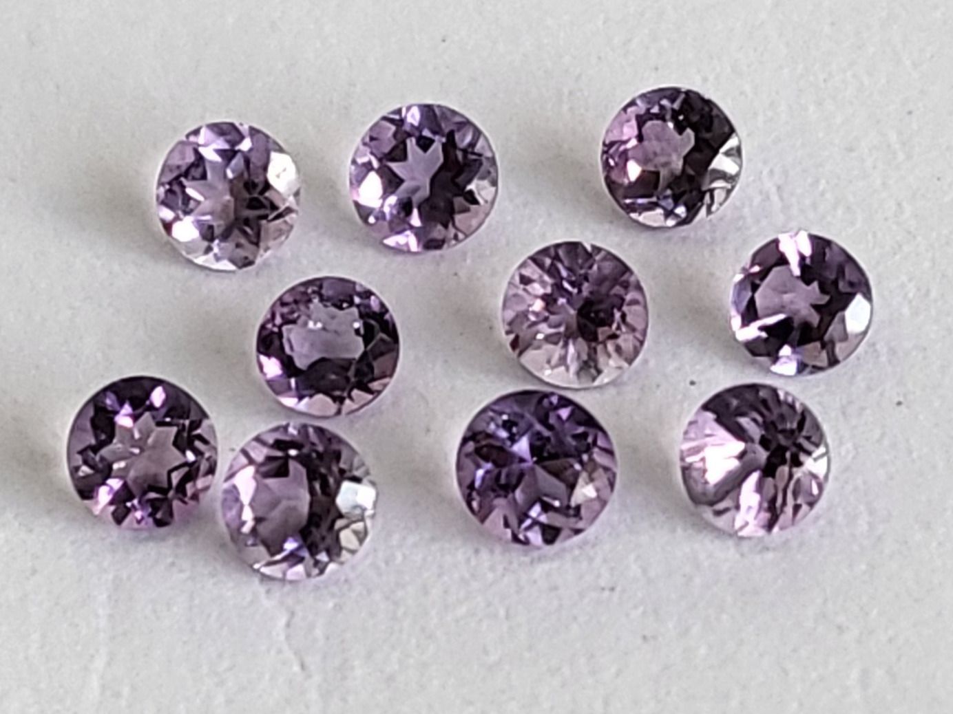Pietre preziose: Améthystes AAA rondes 4 mm / 0.23 ct – Nuovo (secondo la descrizione) da La Chaux-de-Fonds venduto da j-aime-les-gemmes