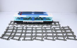 Grosser Personenwagen und 10 Stk 9 Volt Schienen