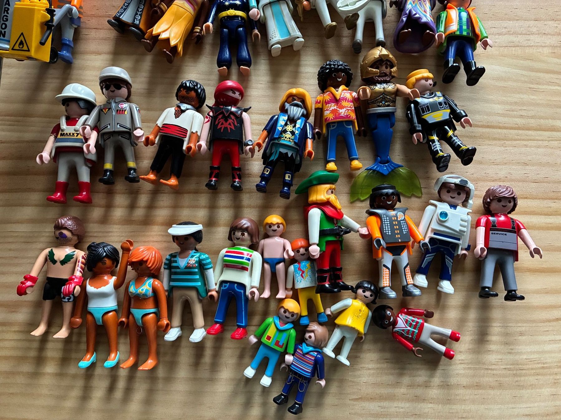 Playmobil Spielzeuge: 45 Playmobil Figuren – Gebraucht aus Reigoldswil von Frog40 1