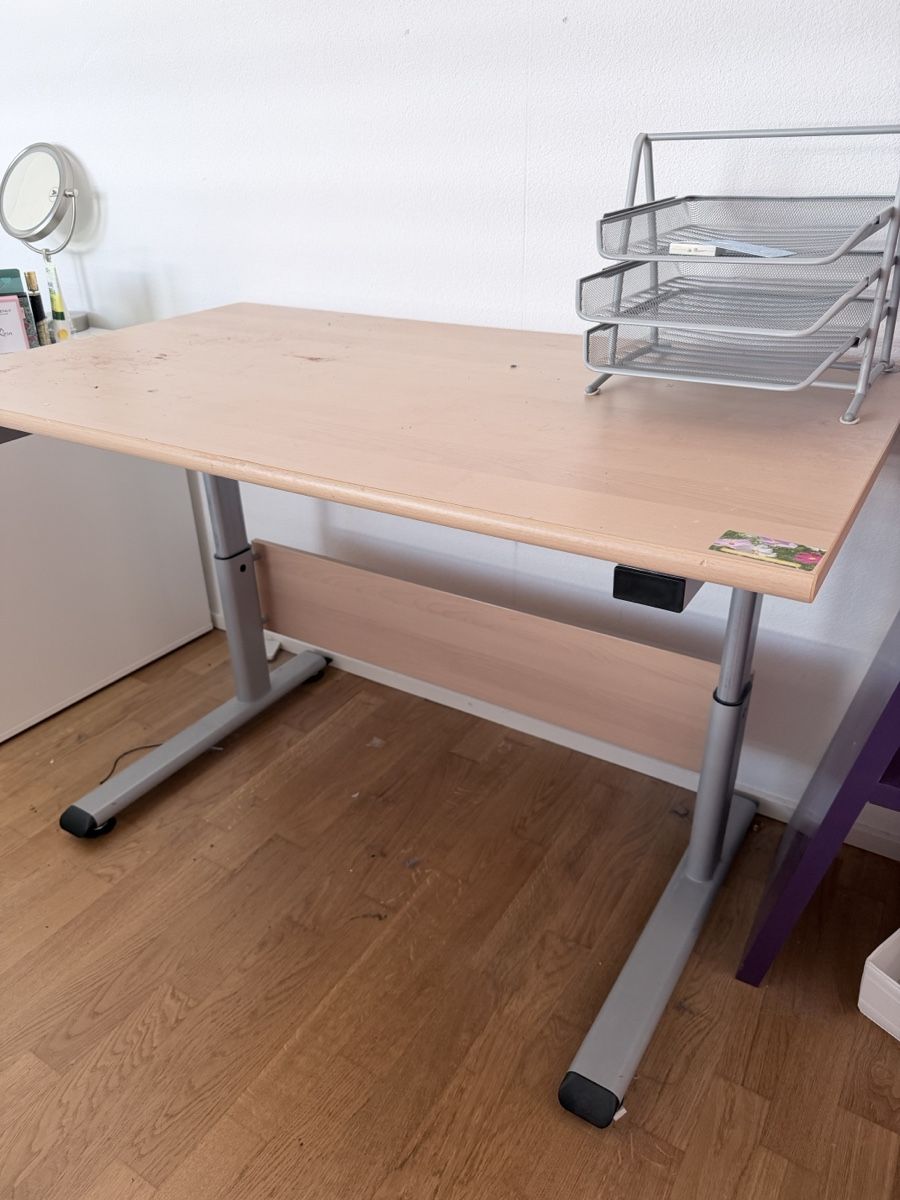 Scrivanie: Height Adjustable Desk Wood Look Metal Frame – Usato da Zug venduto da eve_w5nl