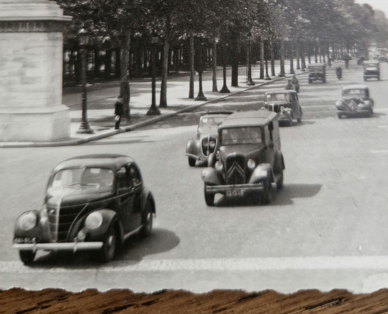 Cartoline postali: Paris, Champs -Elysées. Oldtimer – Usato da Ebikon venduto da Donar50 1