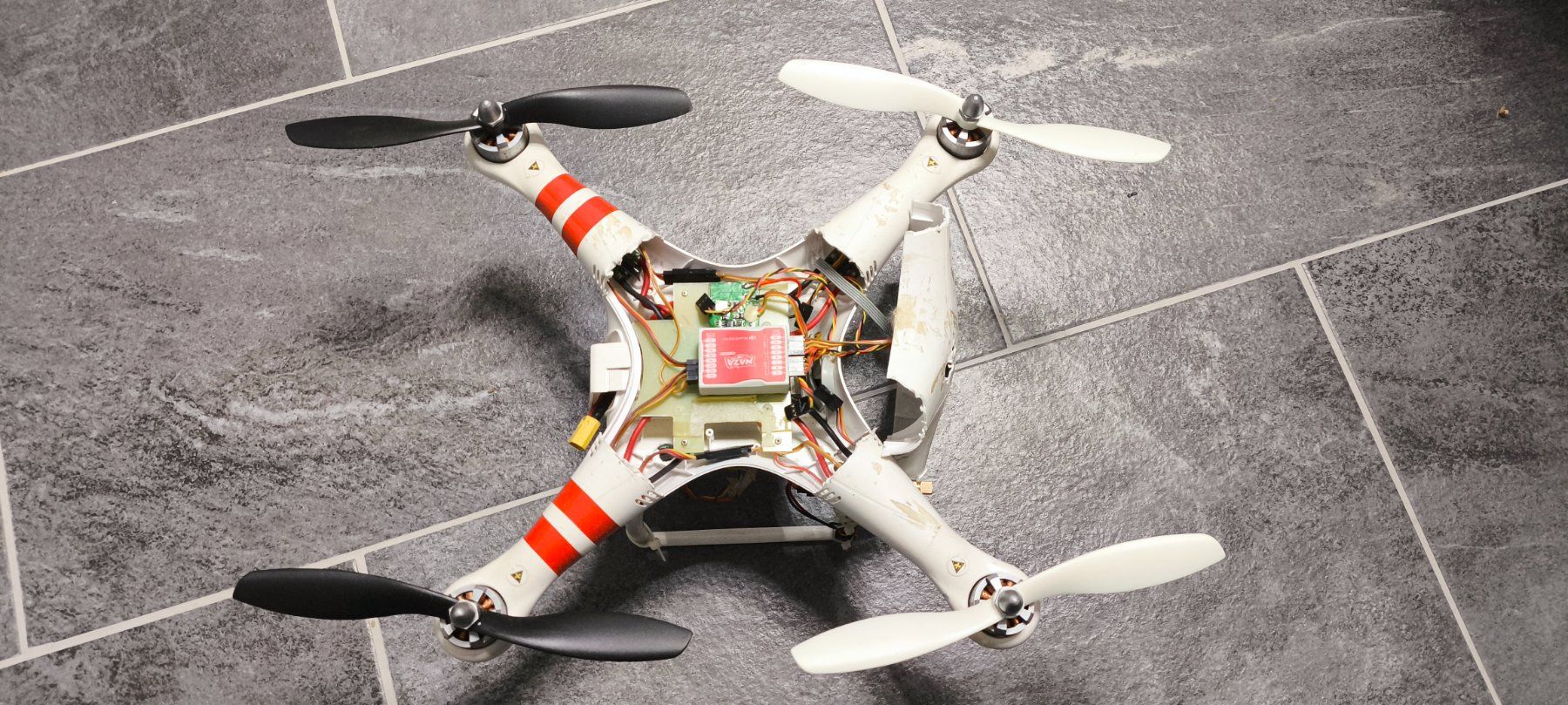 DJI Modellismo RC: Alte DJI Drohne mit FPV Cams, Sender, LCD Empfänger Screen – Difettoso da Welschenrohr venduto da Andi82