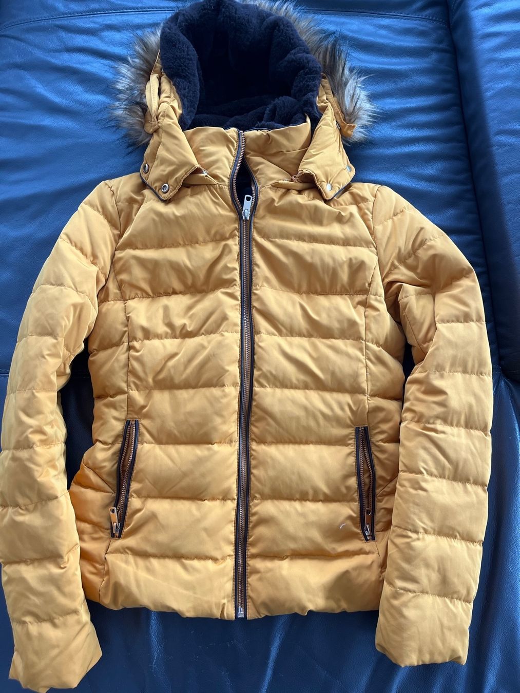 Zara Giacche: Schöne gepflegte Daunenjacke – Usato da Horw venduto da Benny017