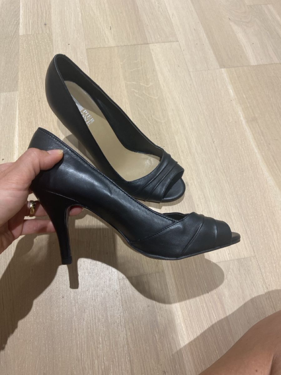 Chaussures femmes: Pumps lederoptik schwarz – D'occasion à Zürich par mar_v57y 2