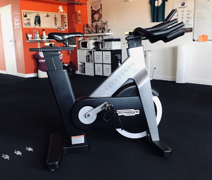 BIKE FORMA Cardio Vélo DROIT Pro D'appartement Technogym