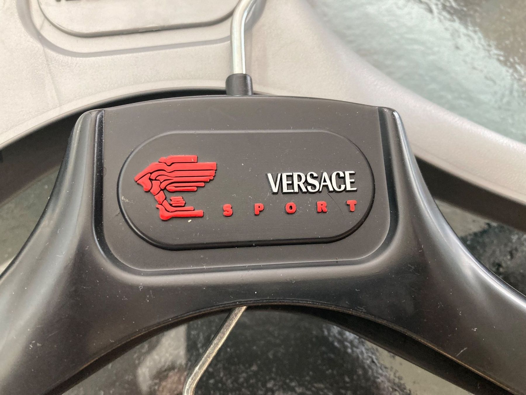 Appendiabiti: 3x Kleiderbügel von Versace – Usato da Zürich venduto da einefreude 2