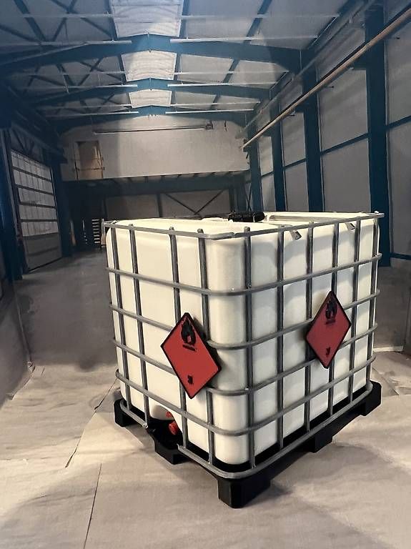 Modellismo RC: IBC Gefahrgut-Container 1:14 – Usato da Altdorf UR venduto da modellbau-widmer 2