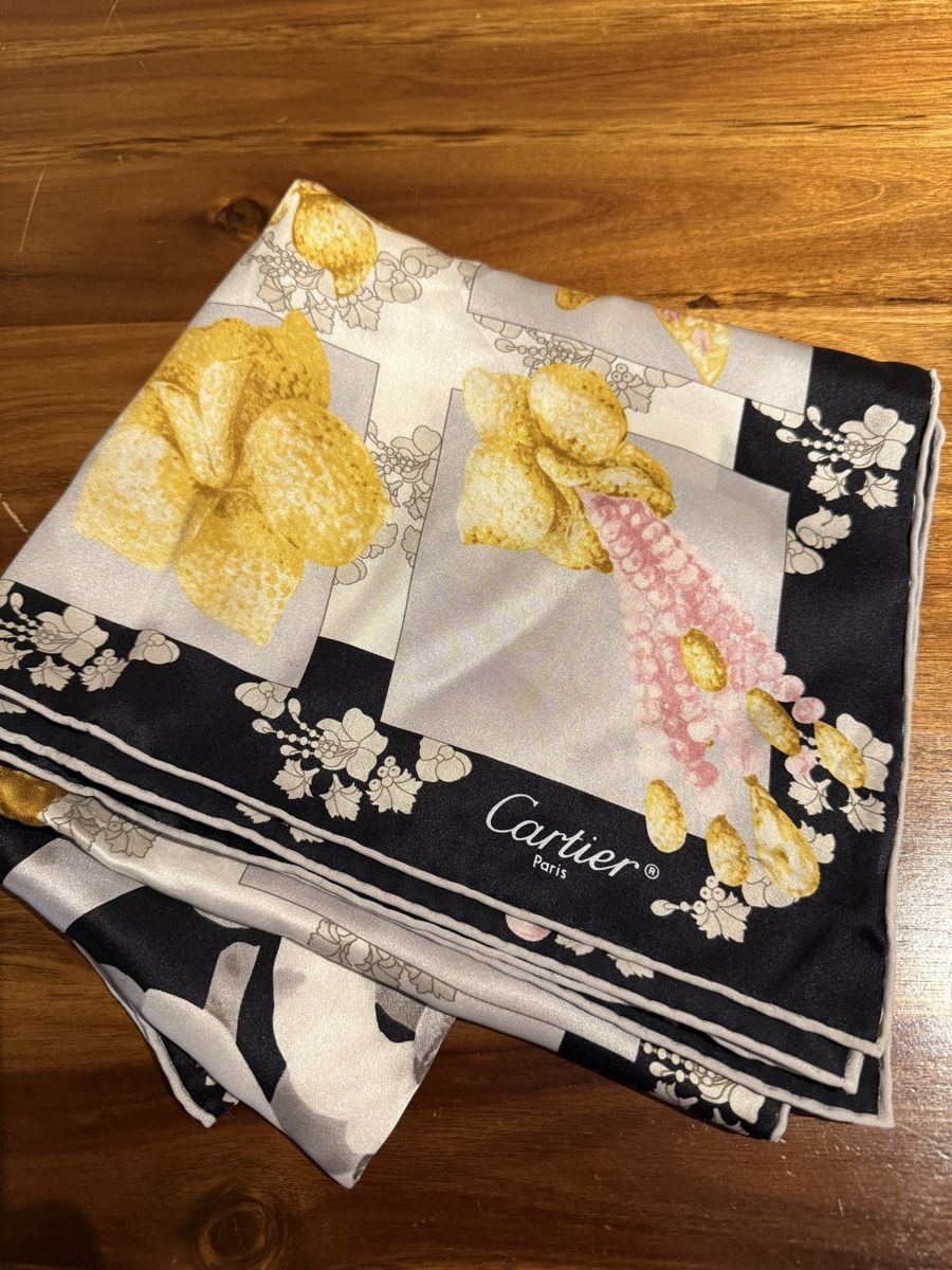 Cartier Foulard & Sciarpe: Cartier Seiden Tuch – Usato da Luzern venduto da Itsclaire 6