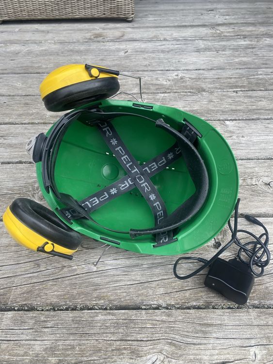 Sicherheitshelm Peltor mit LED-Lampe 3
