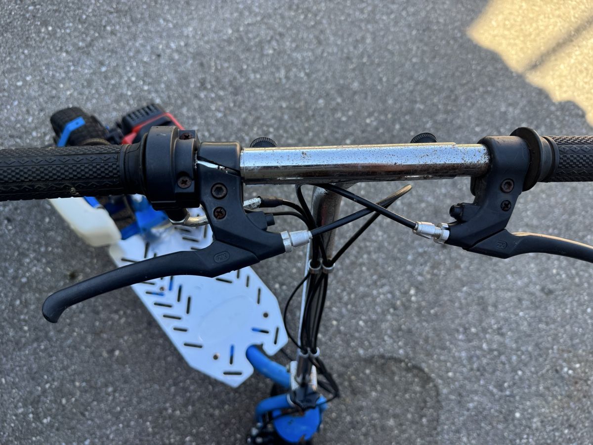 Veicoli per bambini: Trottinette à moteur pour bricoleur  – Difettoso da St-Légier-Chiésaz venduto da spe_ndg5 5