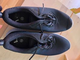 Baskets noires taille 46 bon état