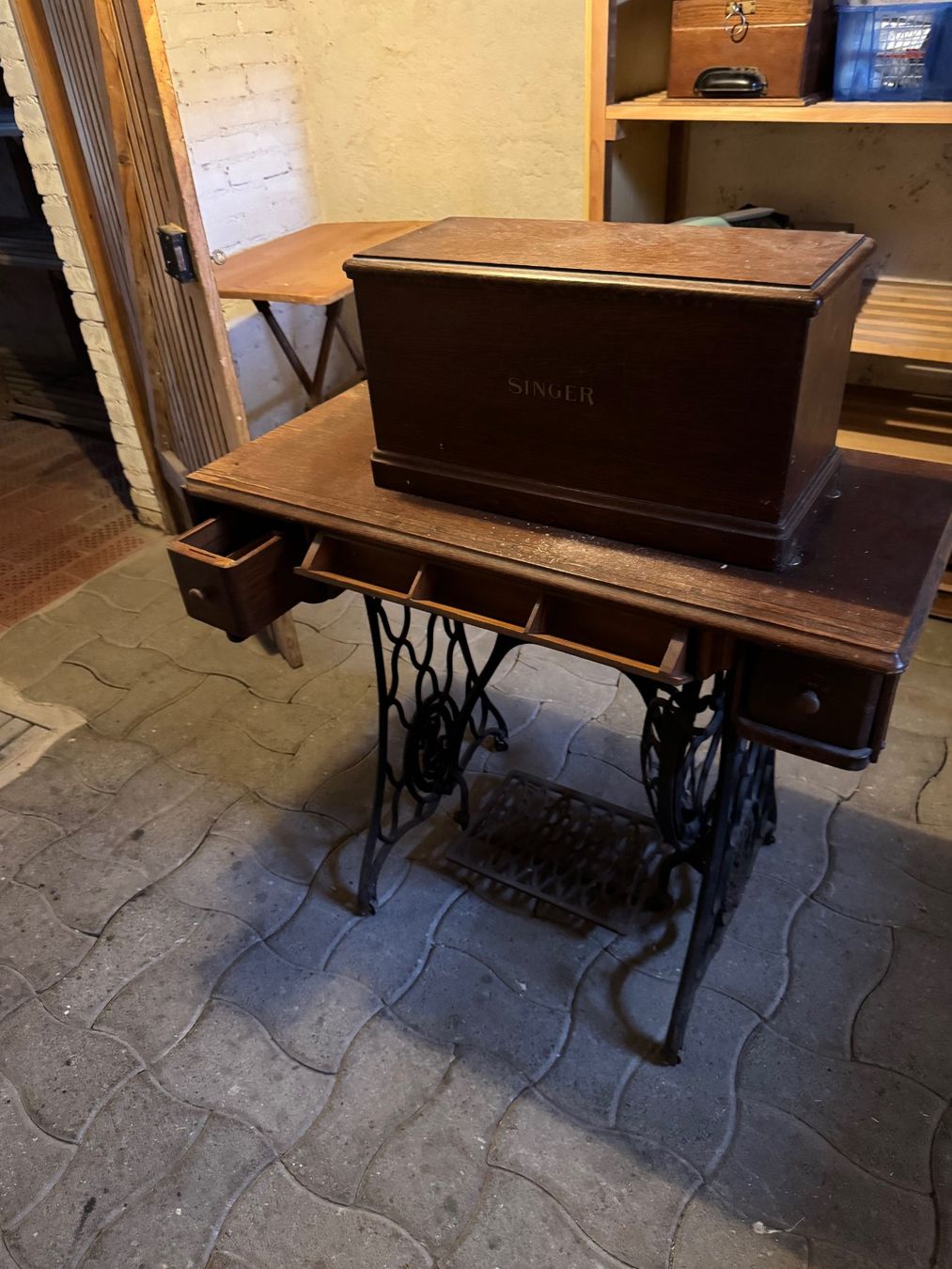 Singer Nähmaschinen: Nähmaschine Singer antik – Gebraucht aus Boll von Simpbon