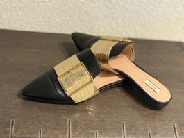 Bally Schwarze Leder-Slipper mit Goldschnalle – Grösse 36