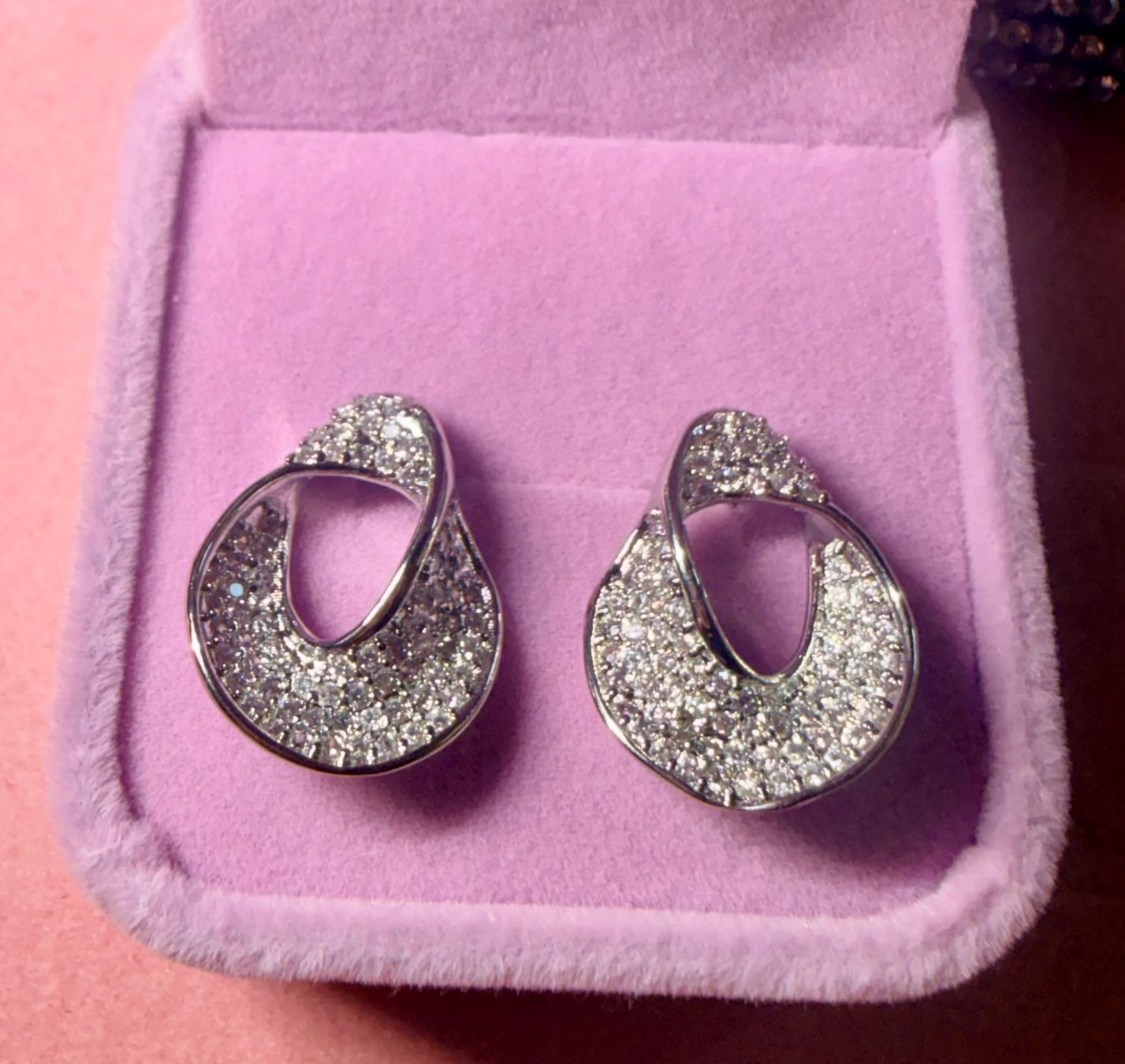 Boucles d'oreille: Boucles d’oreilles Eclipse – Neuf avec emballage d'origine à St-Maurice par Sandrinette123 4
