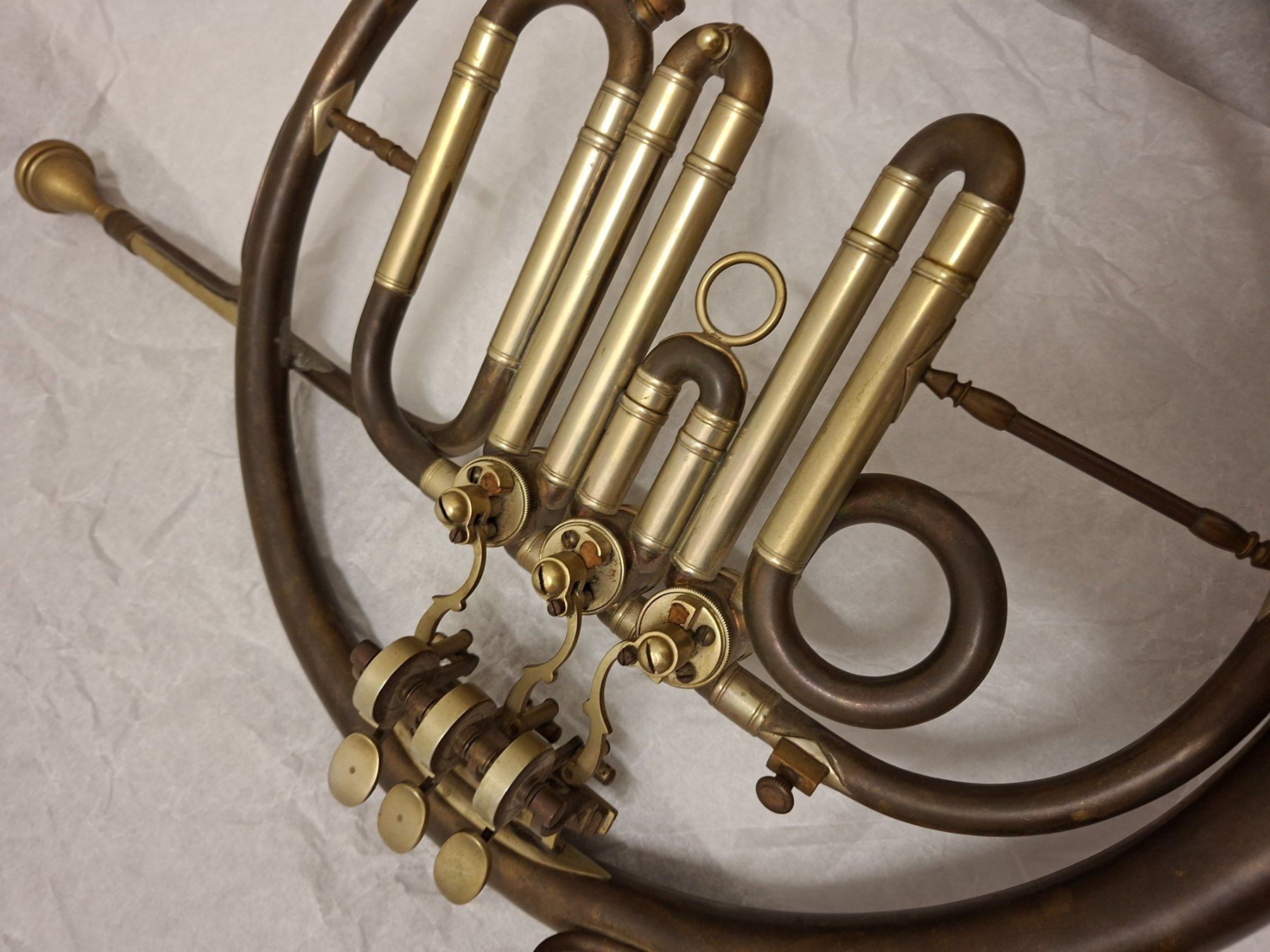 Instruments de musique: Waldhorn antik Messing mit Ventilen – D'occasion à Olten par Mezopotamya 1