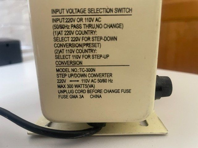 Convertisseurs: Step Up/Down Konverter (Transformer) 110V AC oder 220V AC – D'occasion à Domat/Ems par jodelcheese 5