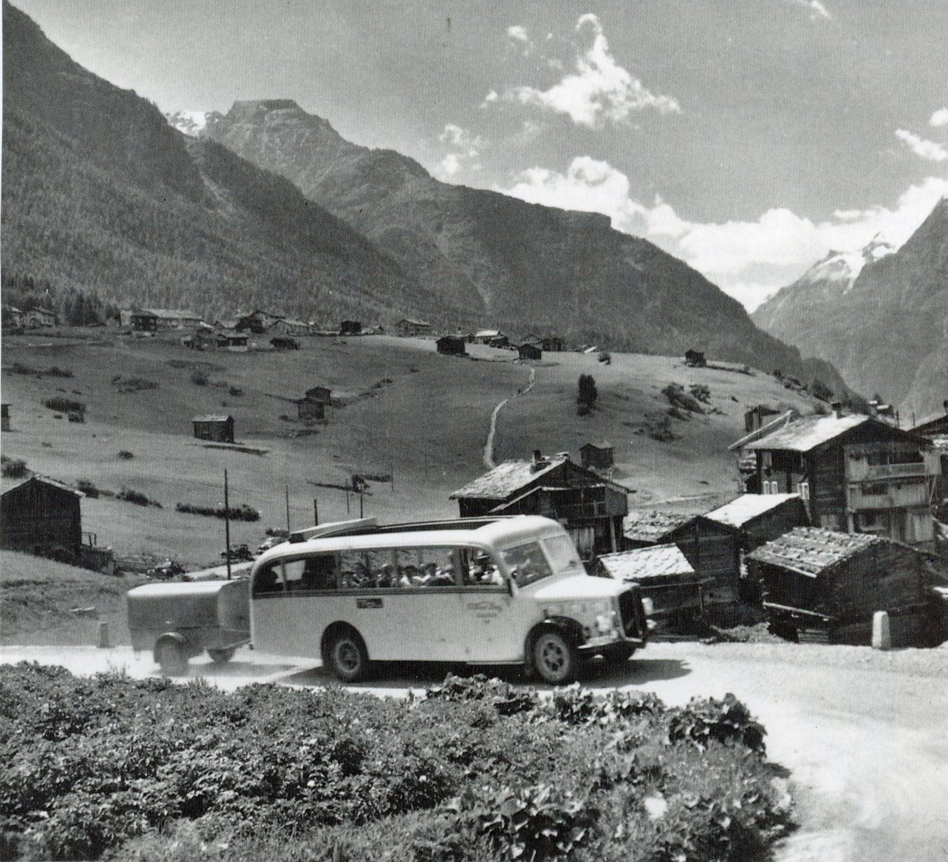 Cartoline postali: Grächen  VS  -  Weiler BINA   -   Postauto – Usato da Brig venduto da Valcards54