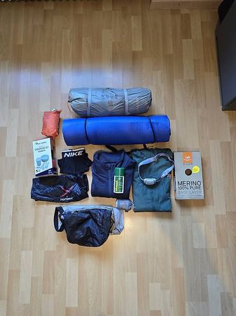 Fast komplette Wanderausrüstung zu verkaufen