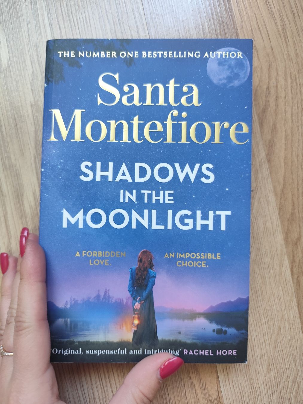 Libri: Shadows in the Moonlight by Santa Montefiore  – Usato da Mägenwil venduto da VintageGirly
