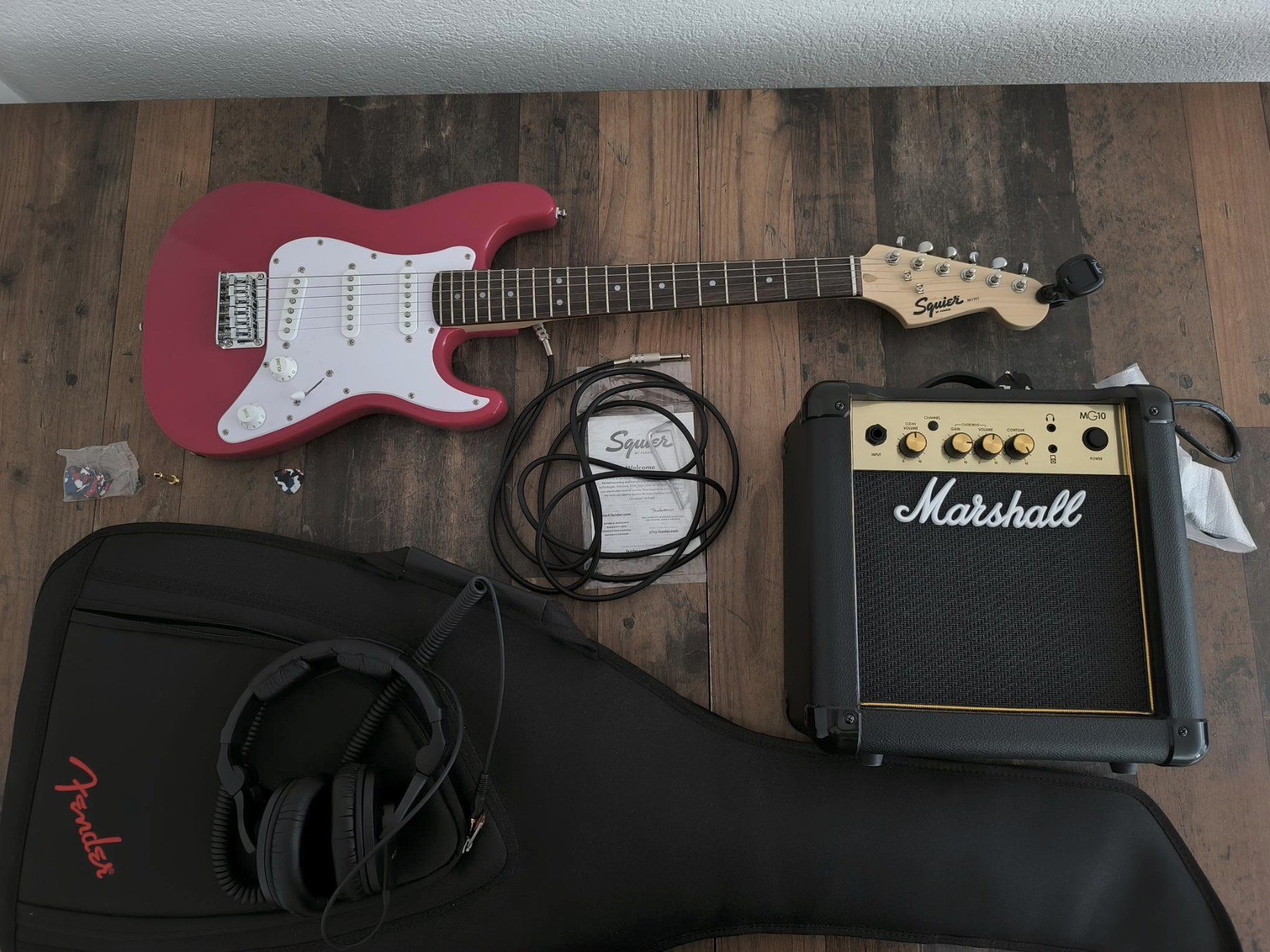Squier Strumenti musicali: Guitare Squier Mini Stratocaster – Nuovo (secondo la descrizione) da Porrentruy venduto da fre_r8qq