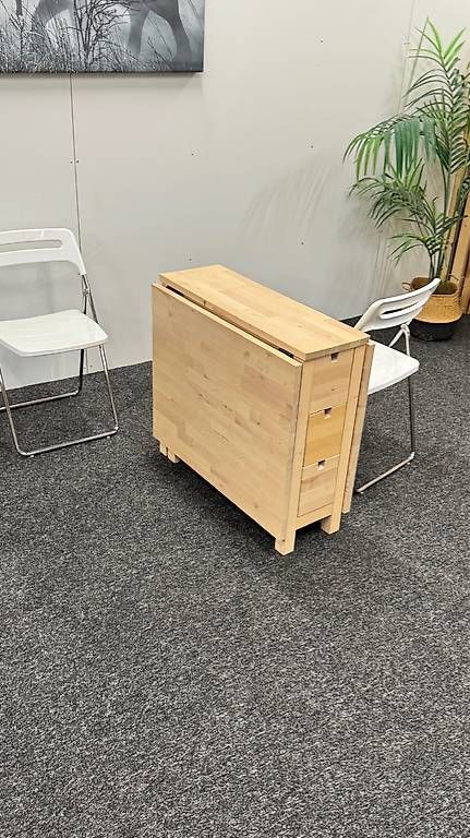 Tables: IKEA Tisch inkl. 2 Klappstühle – D'occasion à Münchenbuchsee par Mekran 3