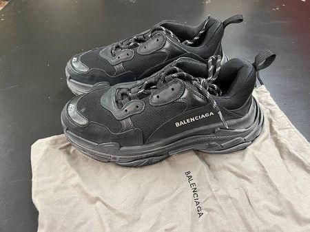 Baskets Balenciaga Triple S Noires - Taille 42 - État Neuf