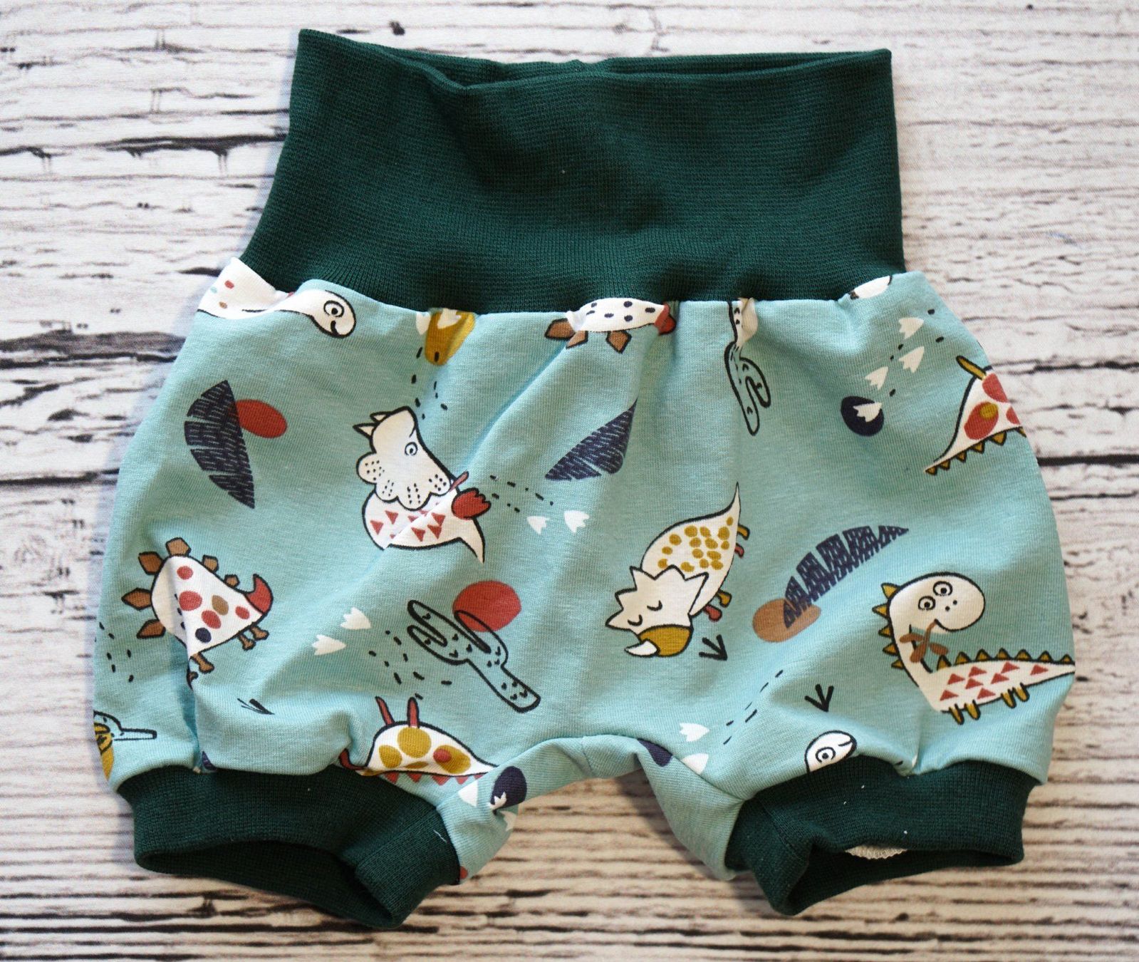 Hosen: Kurze Pumphose mit Dinosaurier 56/62 NEU – Neu und originalverpackt aus Zürich von sambaum