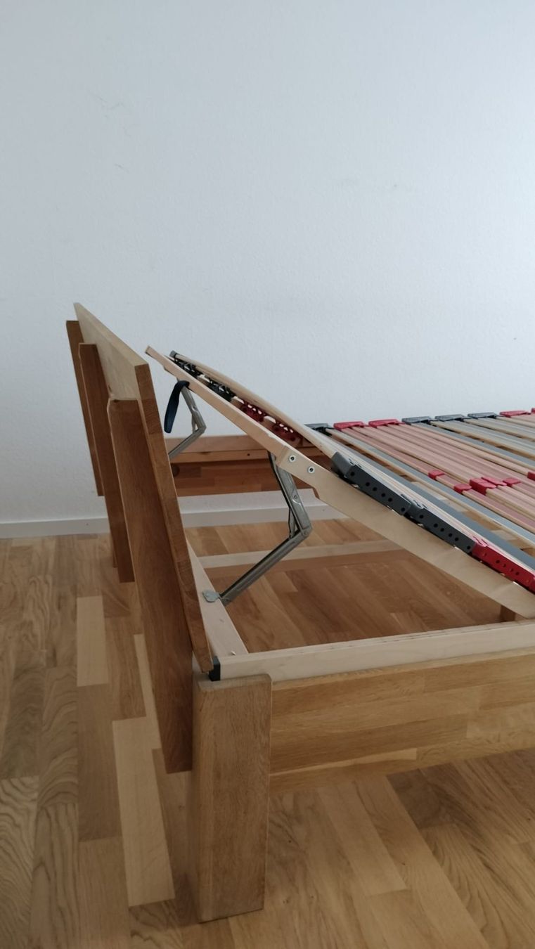 Betten: Wodden double bed + mattress – Gebraucht aus Thalwil von ang_qx9z 2