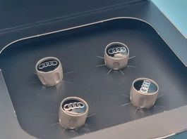 Audi Ventilkappen-Set in Schwarz-Glänzend mit Audi Logo NEU