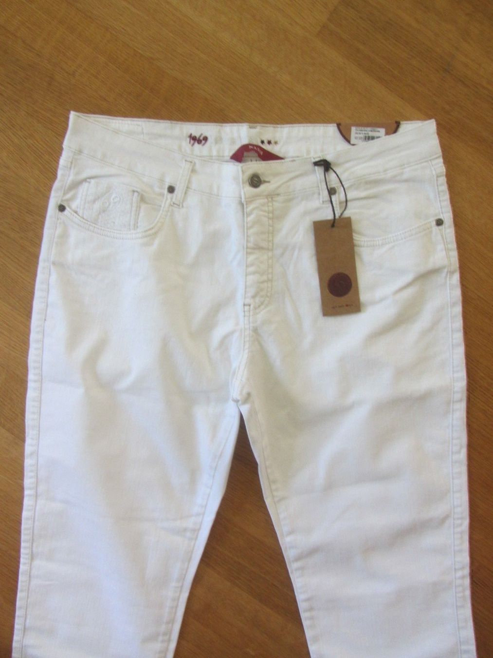 Jeans: UNIVERSAL DENIM - Nash Slim Jeans weiss 40 – Nuovo e nell'imballaggio originale da Zürich venduto da Diazaio 1