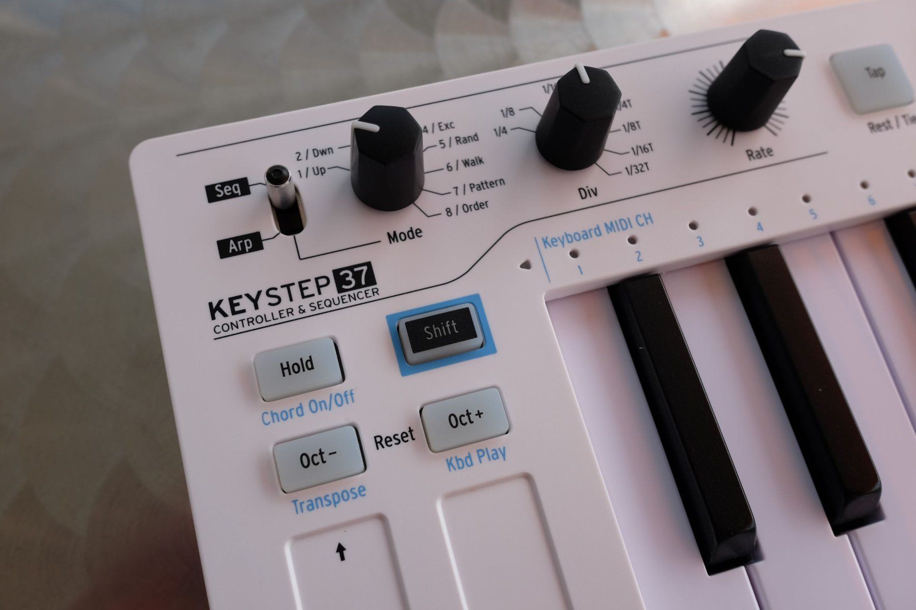 Arturia Strumenti musicali: Arturia Keystep37 (Ver. 1) MIDI-Keyboard / Controller – Usato da Basel venduto da PondstreetStudios