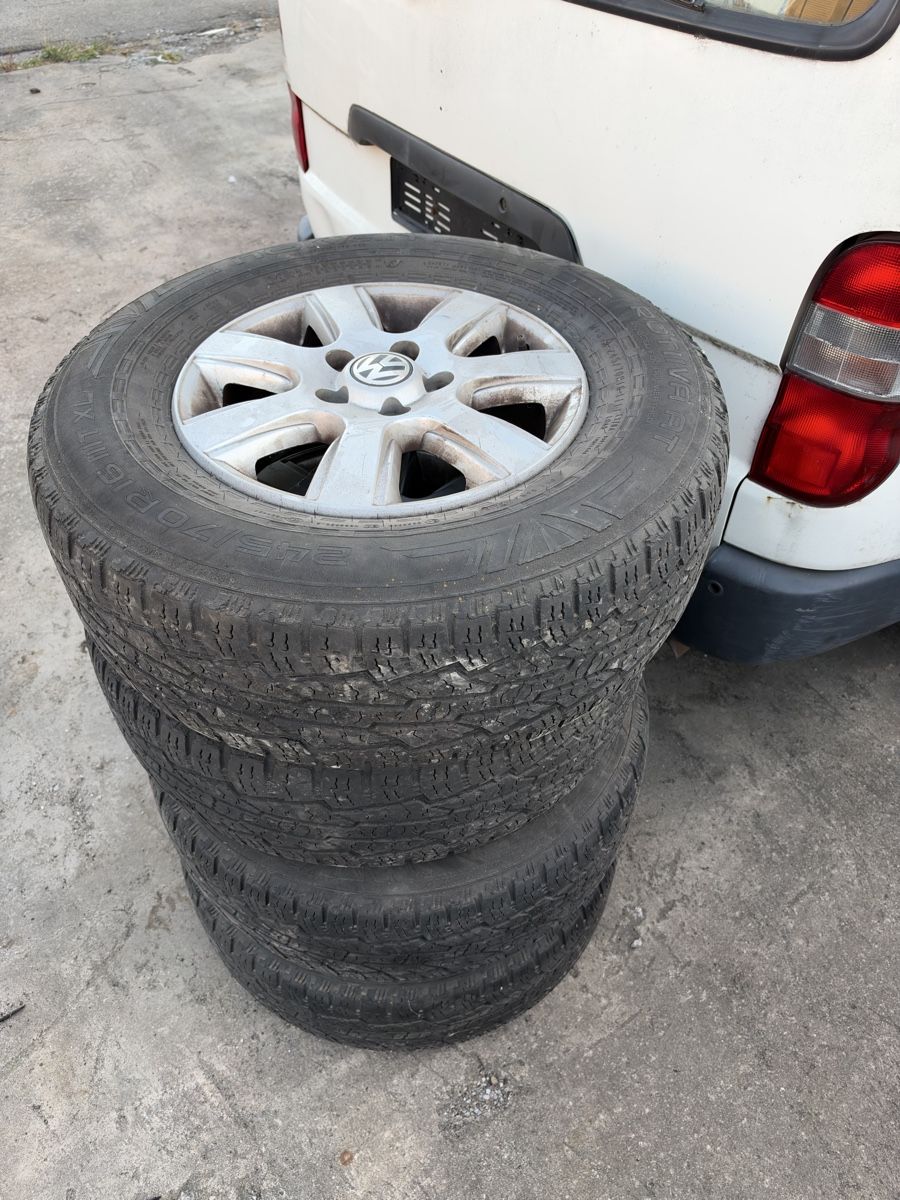 Alle Ersatzteile: VW Amarok 2011 Räder und Abdeckung  – Gebraucht aus Zürich von singer03