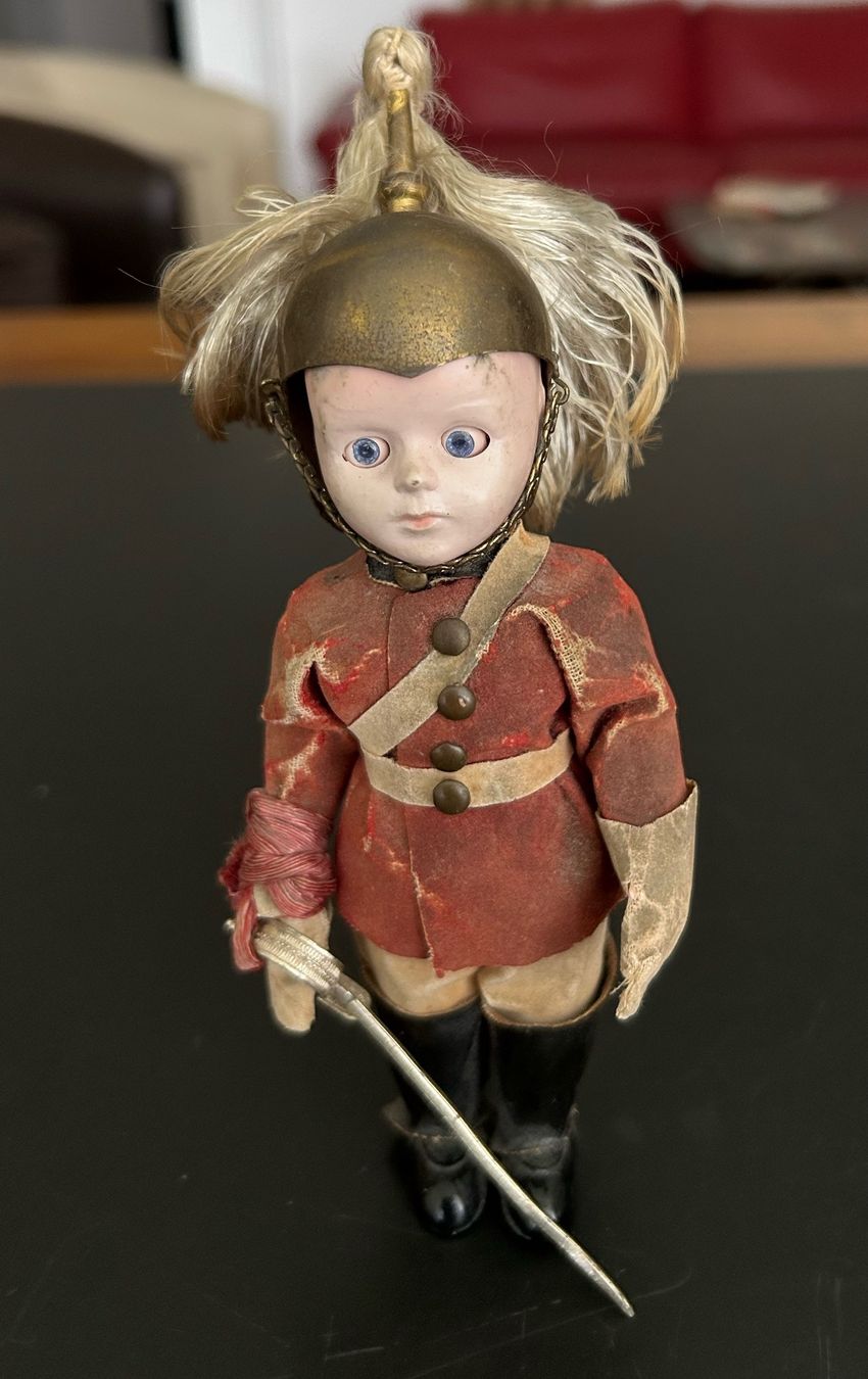 Statuette: Antiker britischer Royal  Guard  Doll/Figur – Usato da Zumikon venduto da tuna007