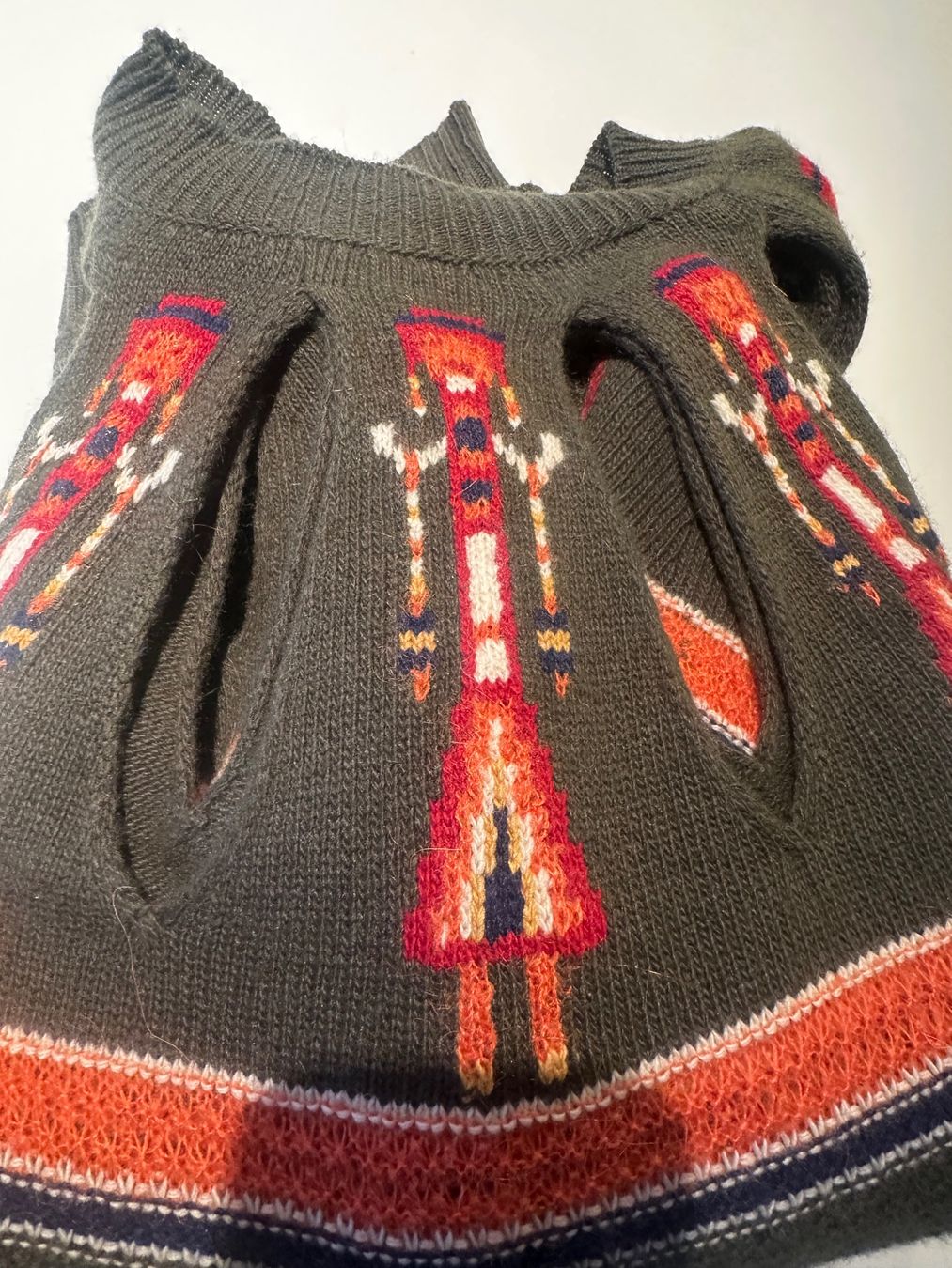Benetton Pullover & Sweatshirts: Pull original d'hiver, taille M, motif unique et chaud! – Neu (gemäss Beschreibung) aus Vevey von lua_vb2w 2