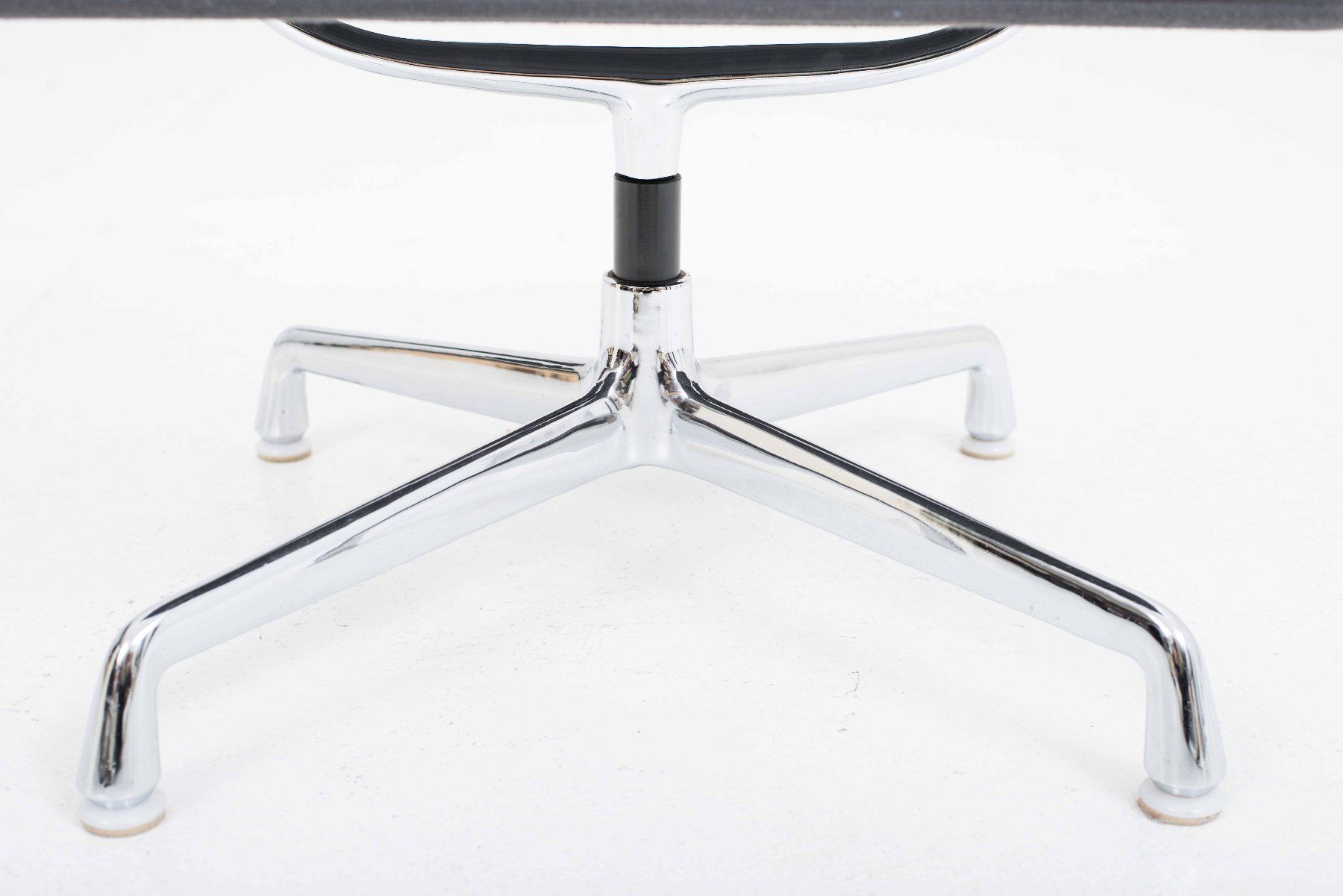 Vitra Hocker: Vitra EA 125 Ottoman / Hocker von Eames in Grau – Gebraucht aus Zürich von STUZH38 4
