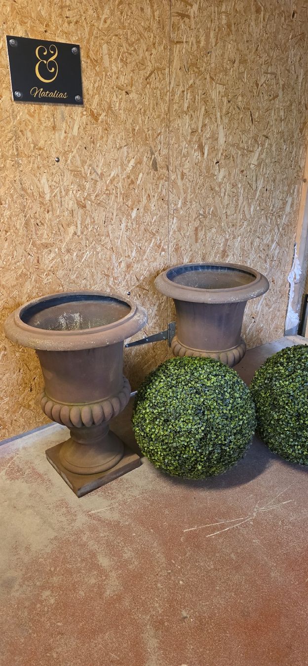 Vasi per fiori: 2 Medici Vasen, Garten Amphoren mit 2 Buchsbaumkugeln – Usato da Kaufdorf venduto da Nati-Nati 3